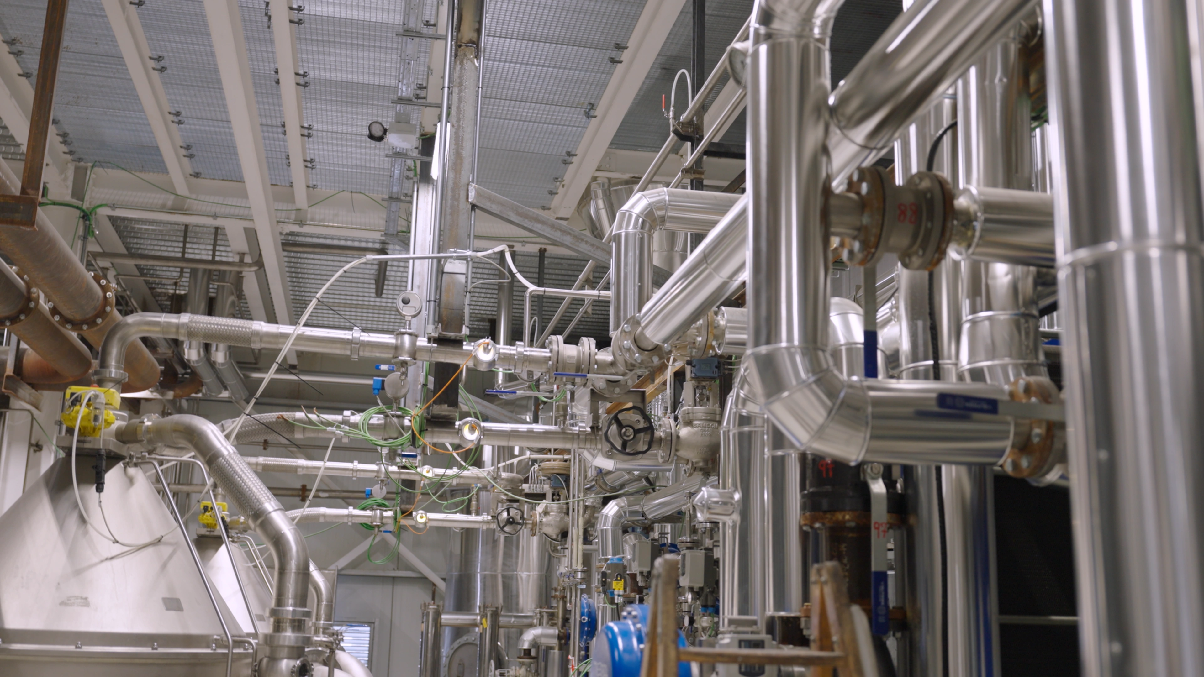 Tuyauteries dans une installation industrielle