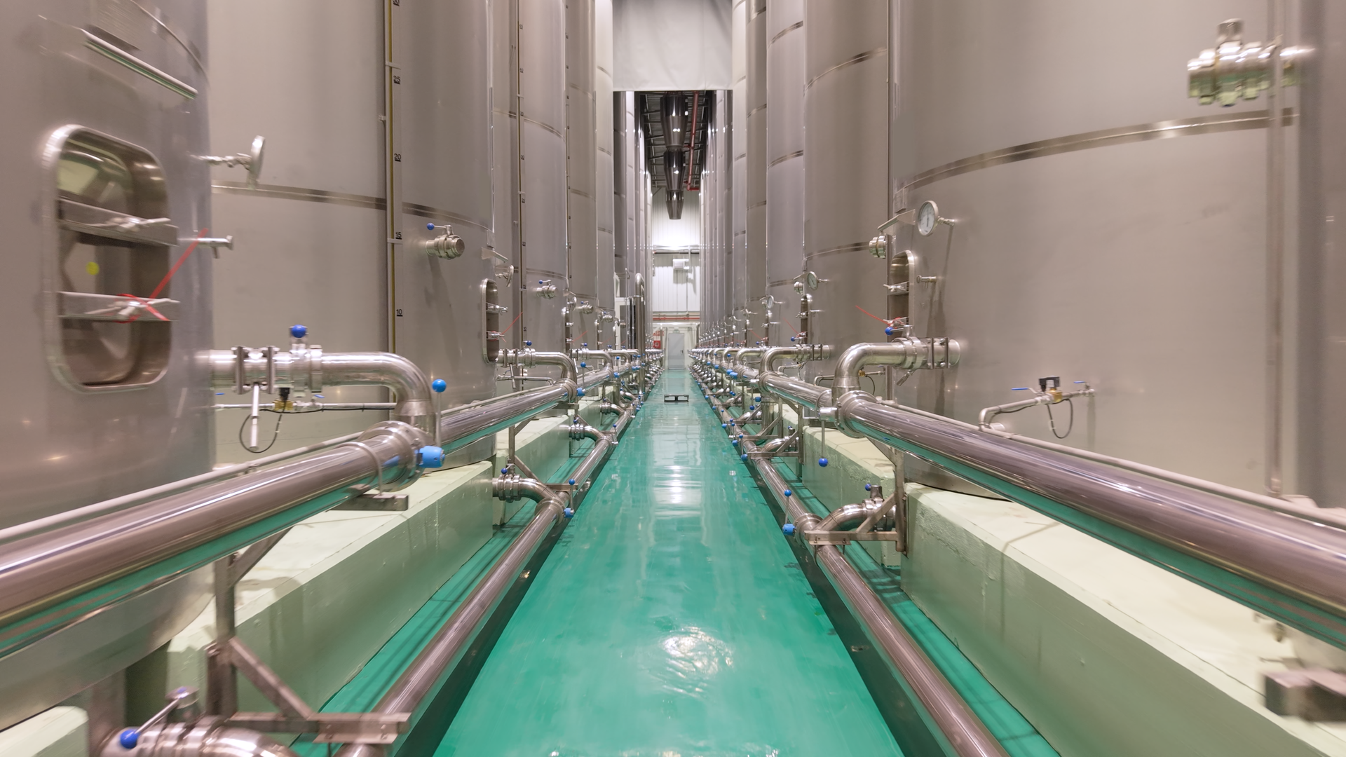 Tubagens e estrutura de uma instalação industrial